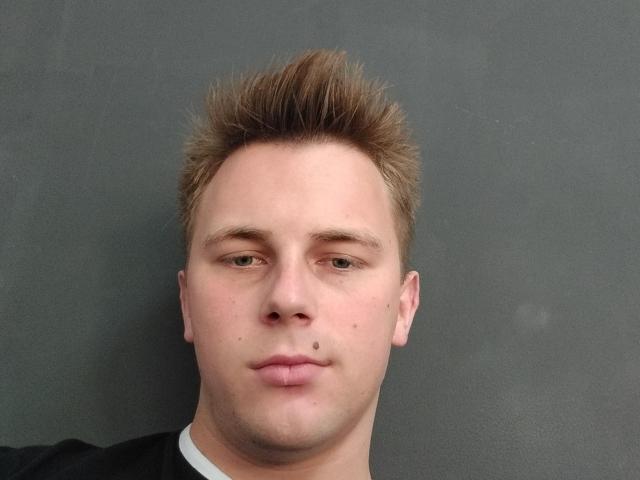 BruceSummer - Live porn &amp; sex cam - 18304430