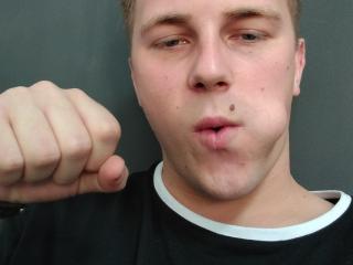 BruceSummer - сексуальная веб-камера в реальном времени - 18304438