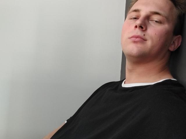 BruceSummer - Sexe cam en vivo - 18304442