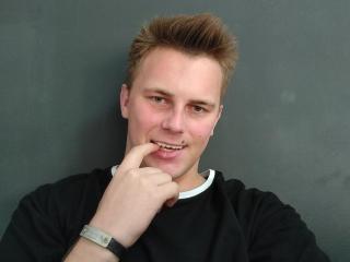 BruceSummer - сексуальная веб-камера в реальном времени - 18304446