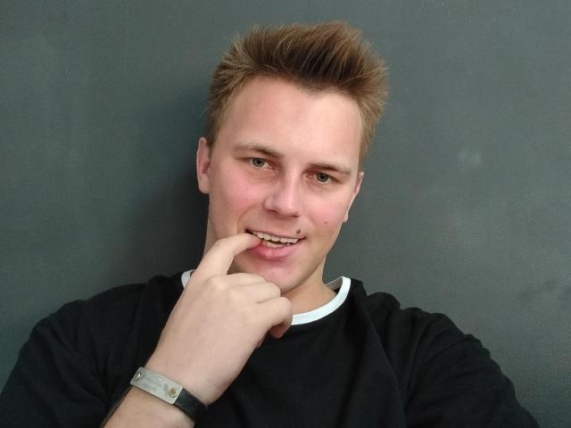 BruceSummer - сексуальная веб-камера в реальном времени - 18304446