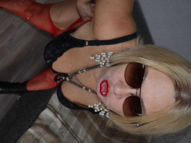 HelenaGloss - Live porn &amp; sex cam - 18317722