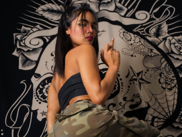 MicheleHottyX - сексуальная веб-камера в реальном времени - 18331482