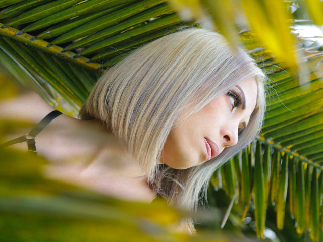 MiaLaurenty - Live porn &amp; sex cam - 18332050