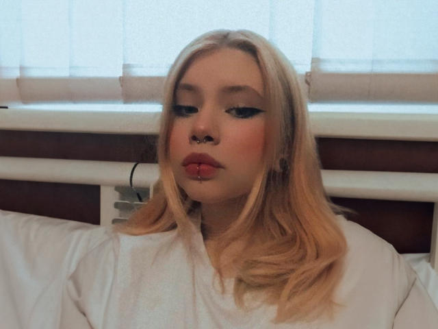 EvaAhCute - Sexe cam en vivo - 18340422