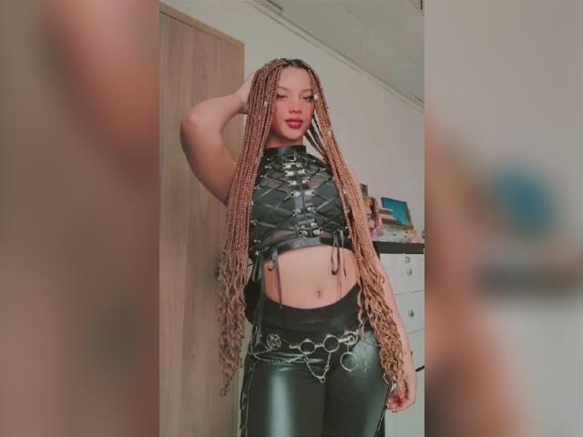 CamilaMae - Élő pornó és szexkamera - 18371166