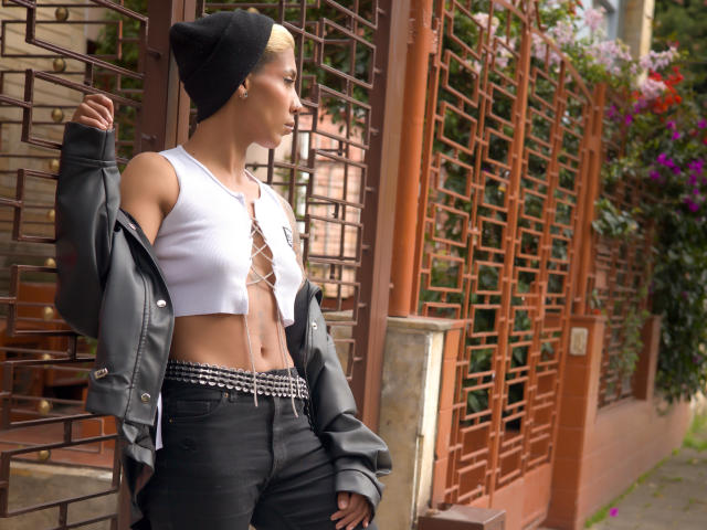 GabyCollins - Live porn &amp; sex cam - 18373550