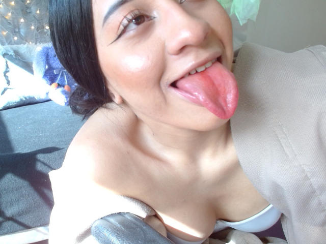 ValerieHang - Live porn &amp; sex cam - 18379234