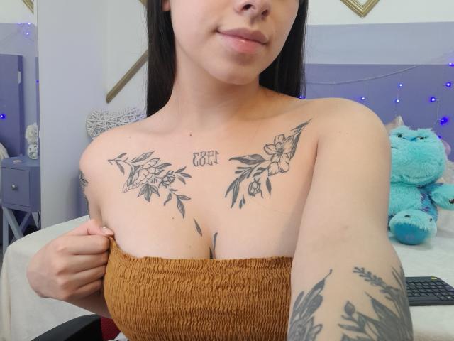 ChanelDeRosee - פורנו בשידור חי ומצלמת סקס - 18381246