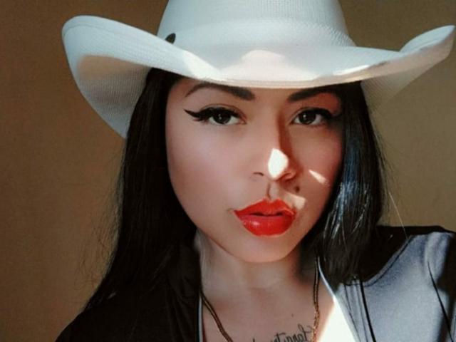 RouslLara - Live porn &amp; sex cam - 18383402