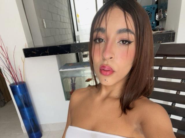 LeaThompson - Live porn &amp; sex cam - 18397378