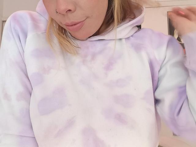 NicolleR - פורנו בשידור חי ומצלמת סקס - 18397806