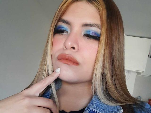 LuciaRobertz - Live porn &amp; sex cam - 18402790