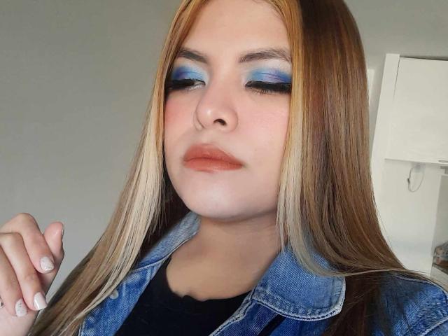 LuciaRobertz - Live sexe cam - 18402838