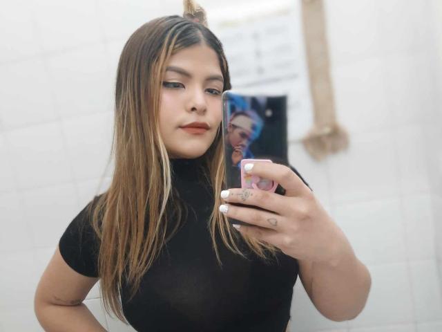 LuciaRobertz - Live sex cam - 18402938