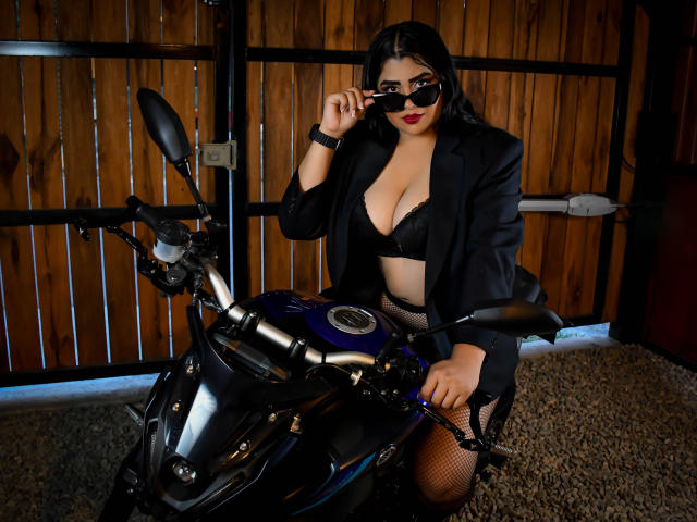 EmilyBoobss - Live porn &amp; sex cam - 18402942