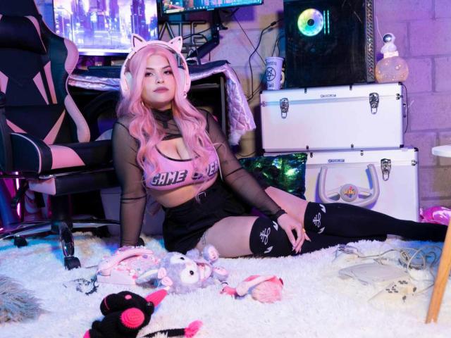 LuciaRobertz - Live Sex Cam - 18402990