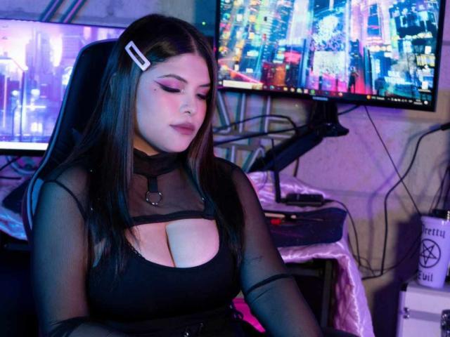 LuciaRobertz - Live porn &amp; sex cam - 18402994