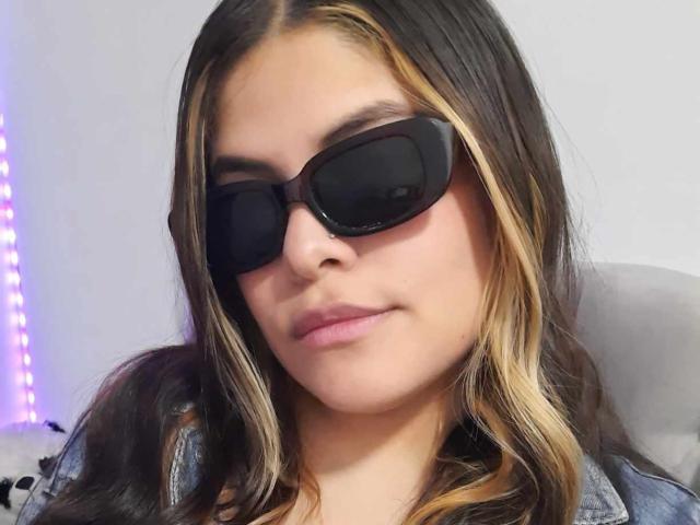 LuciaRobertz - Live porn &amp; sex cam - 18403022