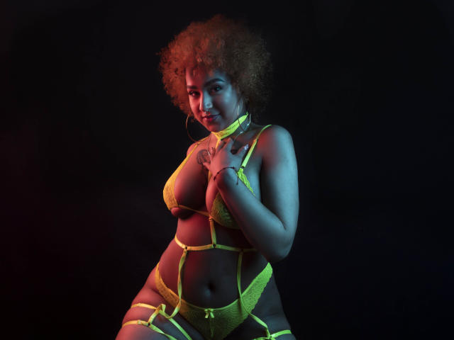 NicolettaCortez - Live Sex Cam - 18403682