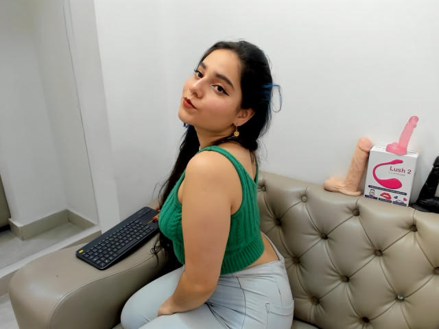 EvaMoretti - פורנו בשידור חי ומצלמת סקס - 18404238