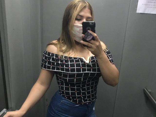 LuciaRobertz - פורנו בשידור חי ומצלמת סקס - 18413786