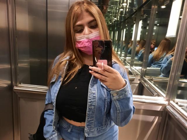 LuciaRobertz - Élő pornó és szexkamera - 18413794