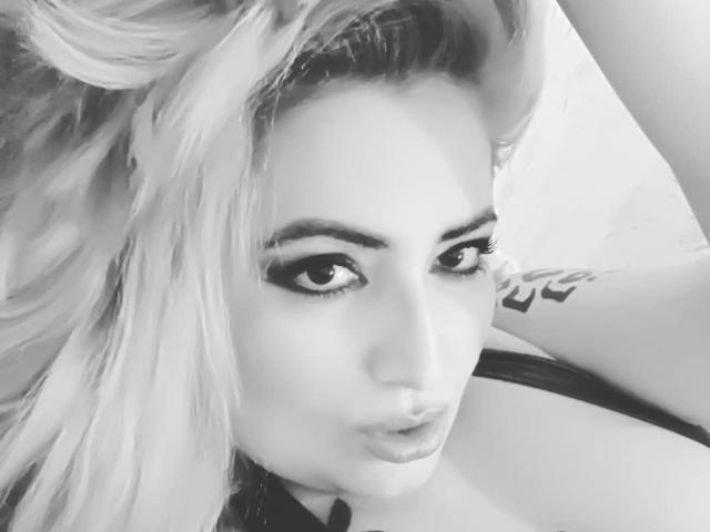 FrederickaNanny - Live porn &amp; sex cam - 18422826