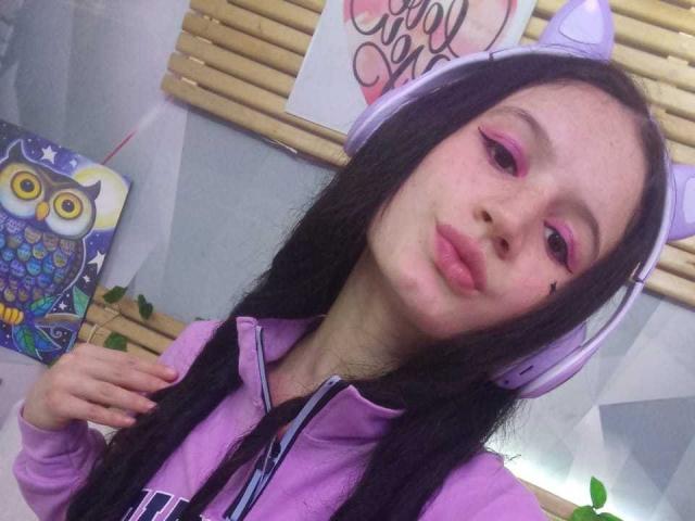 AdelaineBest - Live sex cam - 18429078