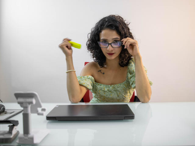 AshlyRogers - Élő pornó és szexkamera - 18435510