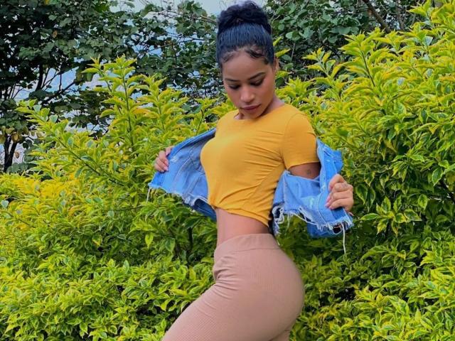 IdalyWhitee - Live porno og sexkamera - 18435718