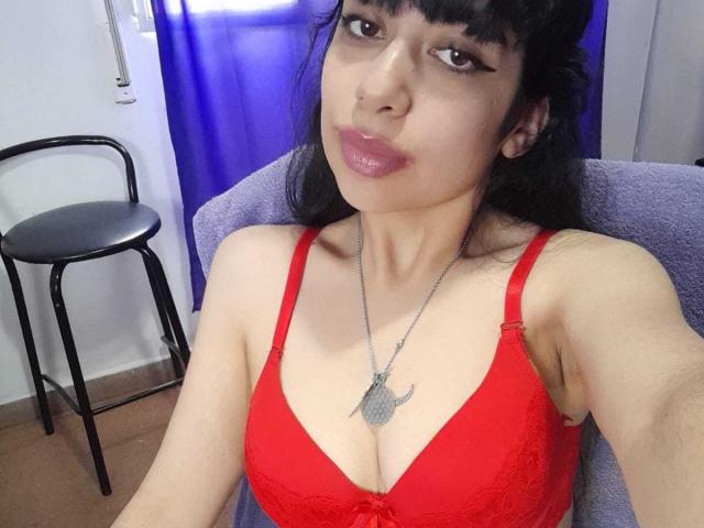 MarisEvanz - Live Sex Cam - 18464370