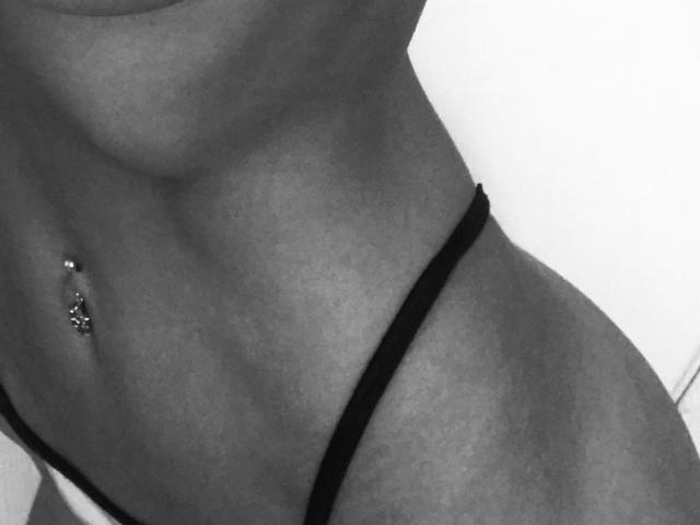 Julaiya - Live sex cam - 18478654