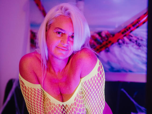 BonniieBlue - Live porn &amp; sex cam - 18483470