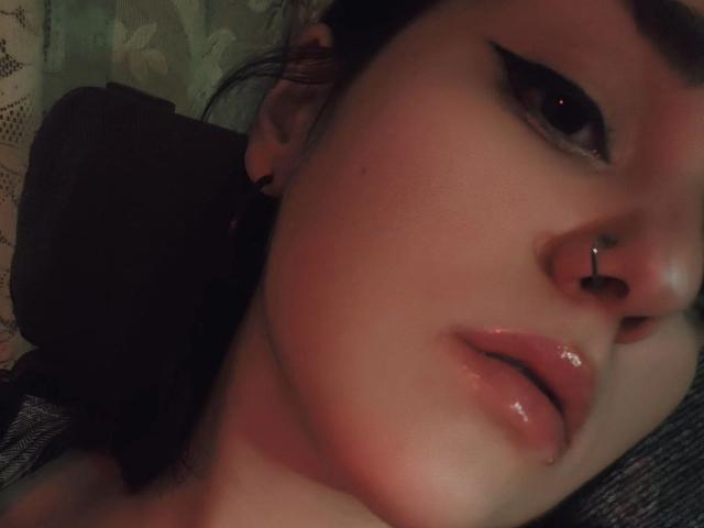 IzzieAdams - Live porn &amp; sex cam - 18484130