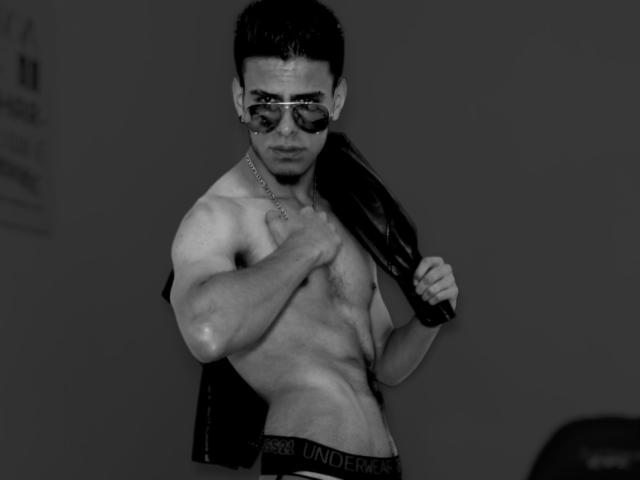 KevinMiller - Live porn &amp; sex cam - 18490234