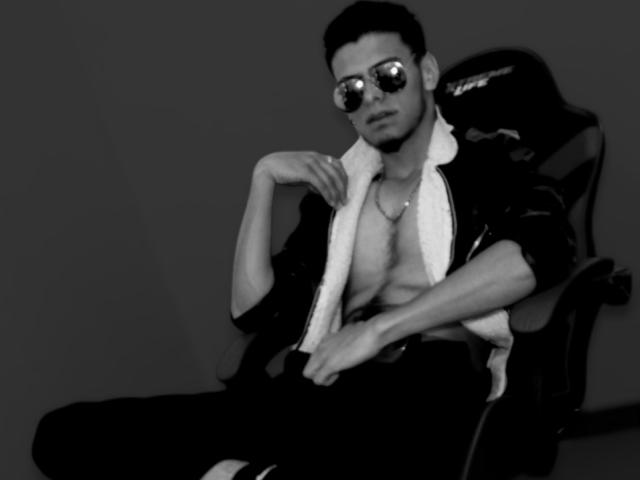 KevinMiller - Live porn &amp; sex cam - 18490302