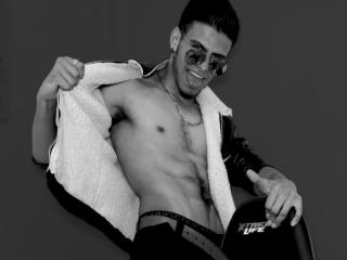 KevinMiller - Live porn &amp; sex cam - 18490326
