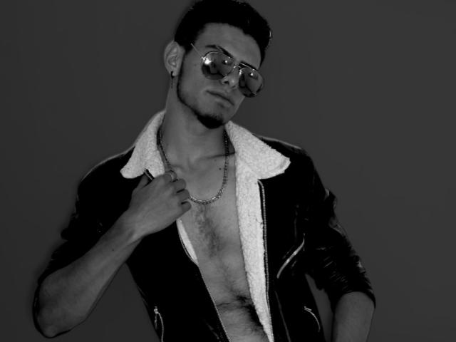 KevinMiller - Live porn &amp; sex cam - 18490518