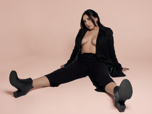 MiaReed - פורנו בשידור חי ומצלמת סקס - 18502098