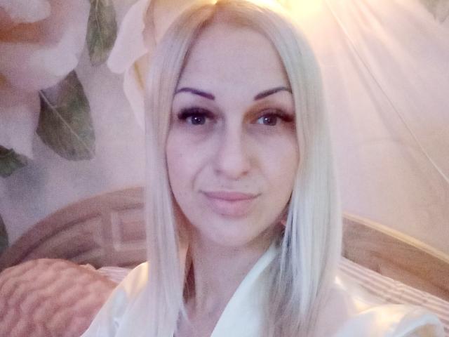 WhiteQueenX - Live sex cam - 18502730