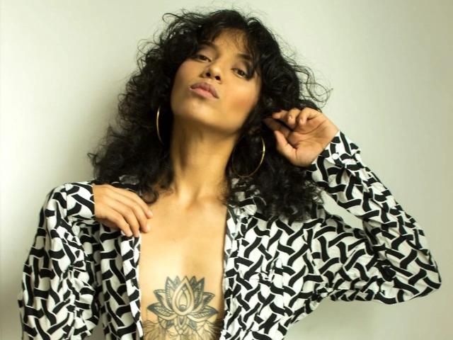 AmyLuciana - сексуальная веб-камера в реальном времени - 18506530