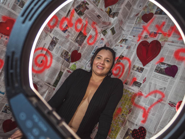 LeeslyStar - Camera khiêu dâm &amp; quyến rũ trực tiếp - 18518518