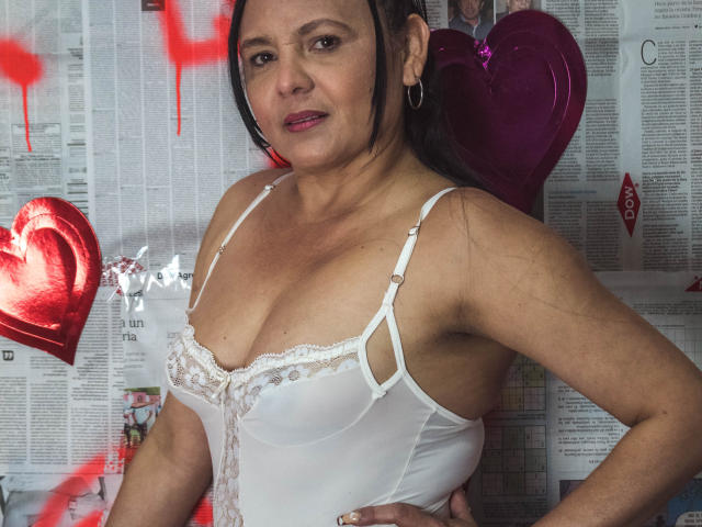 LeeslyStar - Live porn &amp; sex cam - 18518538