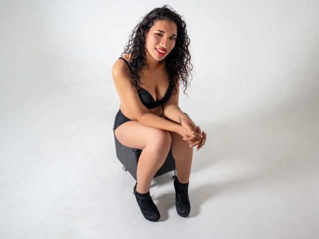 SophieGomezX - Live porn &amp; sex cam - 18533082