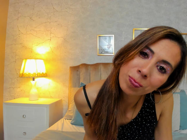 MollyHotJones - Live sex cam - 18544702