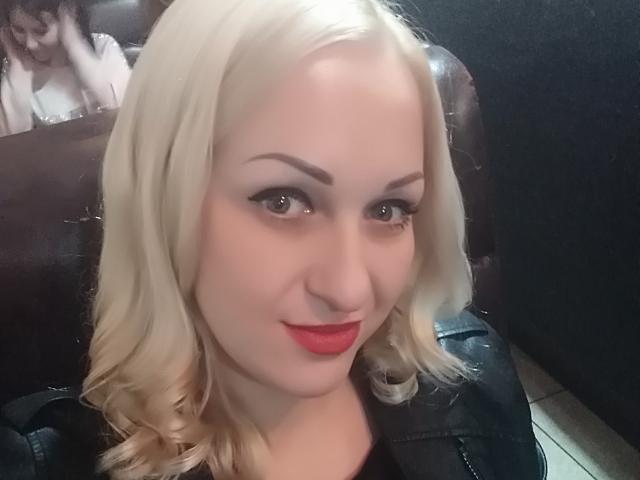 WhiteQueenX - Live porn &amp; sex cam - 18550950