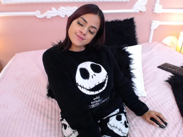 BellaRusso - Live porn &amp; sex cam - 18557046