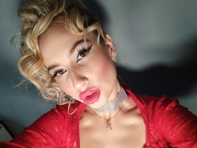 ElzaKom - Live porn &amp; sex cam - 18560374