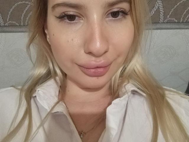 ElzaKom - Live porn &amp; sex cam - 18560522